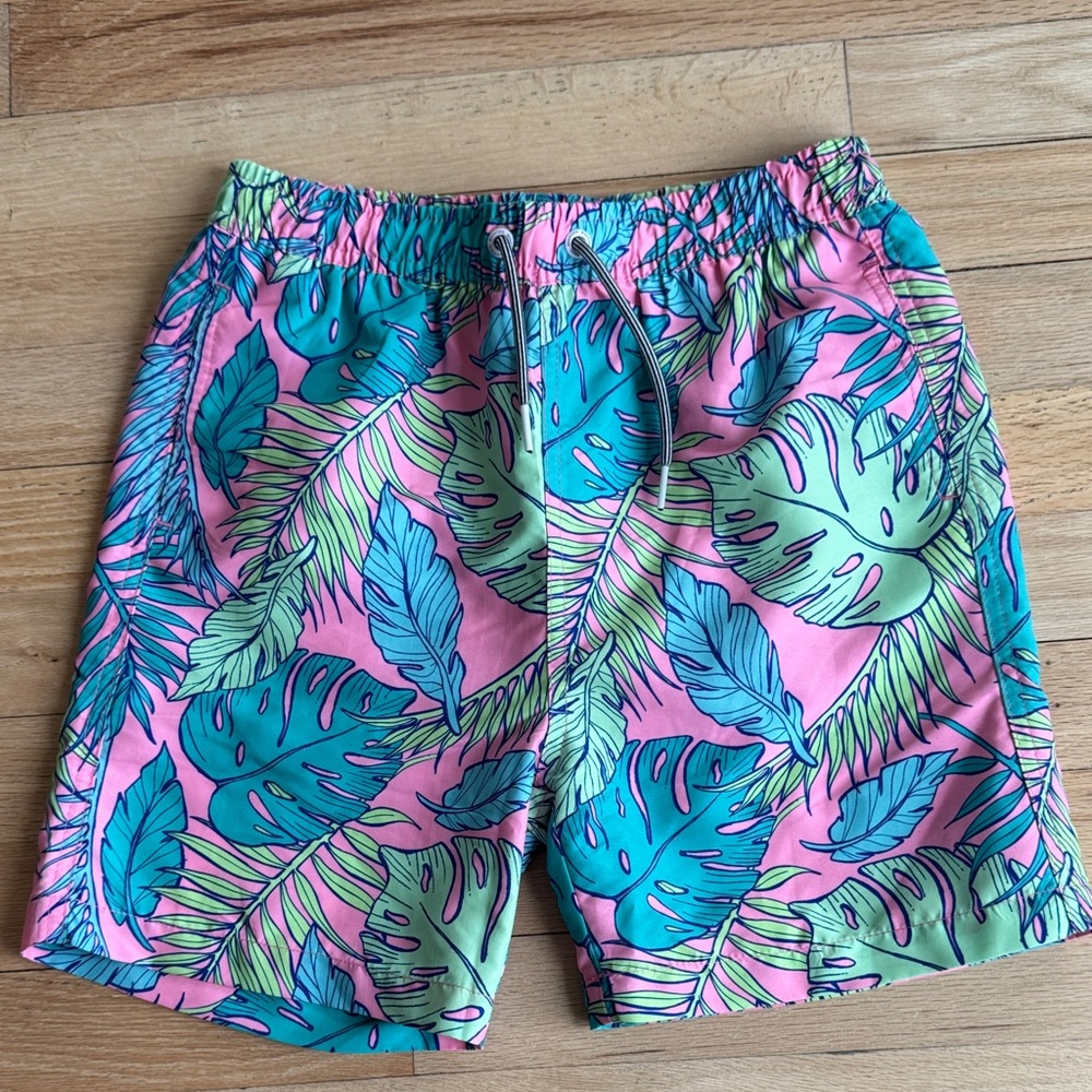 NWT boardies Tropical Leaf Print boy’s Shorts size 9/10